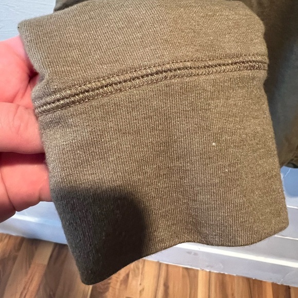 The North face men’s medium pullover, crewneck shirt, EUC, olive green outdoors - Picture 4 of 7